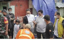 Camat Makassar Terjun Langsung Pantau Sabtu Bersih di Maccini Parang