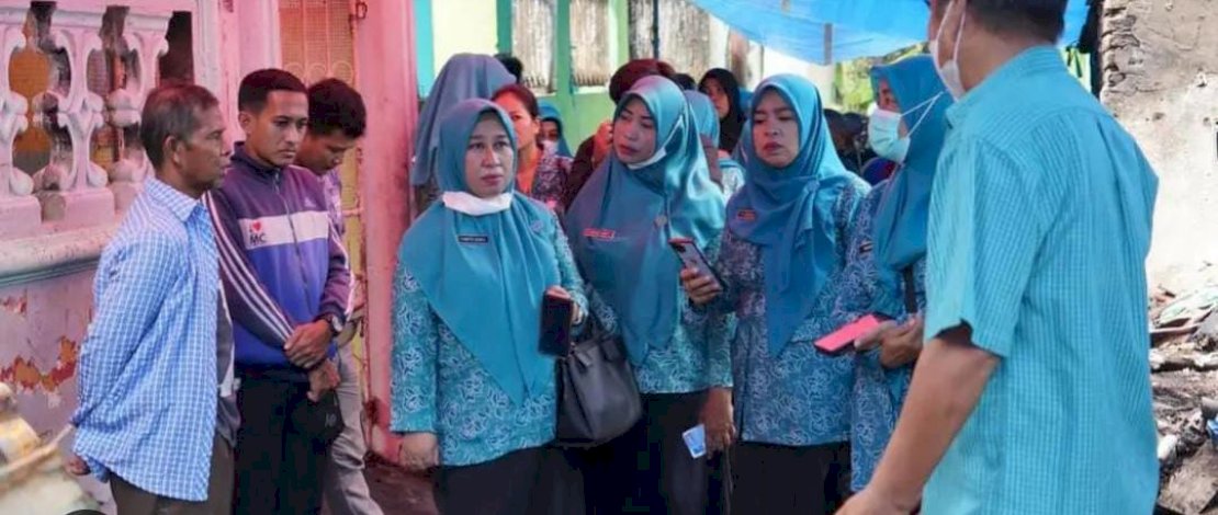 TP PKK Kecamatan Makassar Salurkan Bantuan untuk Korban Kebakaran  di Maccini