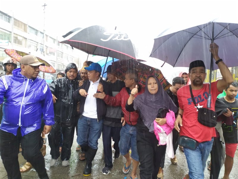 Terobos Hujan, Danny Bergegas ke Lokasi Kebakaran di Pasar Sentral