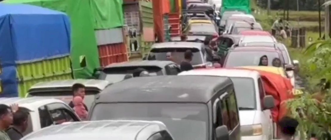 Hari Kedua Pasca Longsor Cenrana Gelap Gulita, Antrean Kendaraan Mengular di Camba