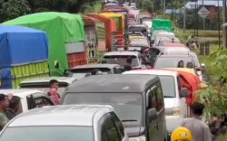 Hari Kedua Pasca Longsor Cenrana Gelap Gulita, Antrean Kendaraan Mengular di Camba