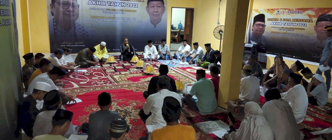 Sahabat Hamka B Kady (HBK) dan Lukman B Kady (LBK) menggelar dzikir dan doa bersama di Posko Sahabat HBK - LBK, di Kabupaten Takalar, Sabtu, 31 Desember 2022. Sahabat Hamka B Kady (HBK) dan Lukman B Kady (LBK) menggelar dzikir dan doa bersama di Posko Sahabat HBK - LBK, di Kabupaten Takalar, Sabtu, 31 Desember 2022.