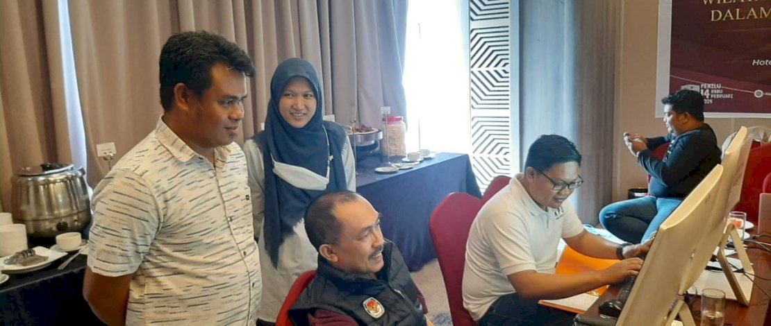  KPU Sulsel fasilitasi akses dan helpdesk akun Silon bagi pendaftar calon anggota DPD RI Dapil Sulsel di Hotel Mercure Makassar sejak tanggal 16 sampai 29 Desember 2022.