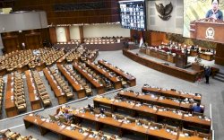 Ketahuan Main Game Saat Rapat Paripurna, Anggota Dewan di Jakarta Dipecat dari Legislatif