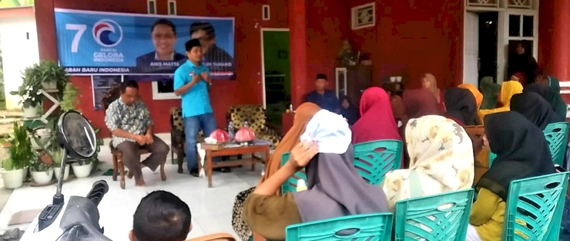 Wakil Sekjen Dewan Pimpinan Nasional (DPN) Partai Gelora, Taslim Tamang, mensosialisasikan nomor urut partainya di Daerah Pemilihan (Dapil) Sulsel 2. Wakil Sekjen Dewan Pimpinan Nasional (DPN) Partai Gelora, Taslim Tamang, mensosialisasikan nomor urut partainya di Daerah Pemilihan (Dapil) Sulsel 2.