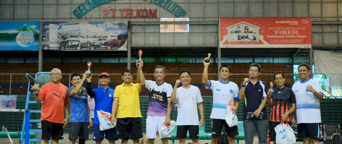 Dewan Pengurus Provinsi Ikatan Alumni Pendidikan Tinggi Kepamongprajaan (DPP-IKAPTK) Pemprov Sulsel menggelar Pertandingan tennis, Sabtu, 7 Januari 2022.