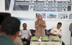 Bupati Lutra Resmikan Pasar Rakyat Tarue