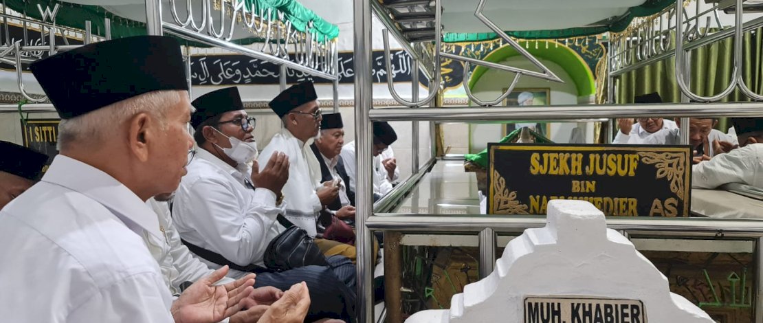 Kiai dari sejumlah wilayah di Indonesia ziarah ke Makam Syekh Yusuf, Senin, 9 Januari 2023.
