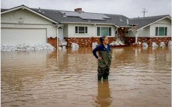 Hujan Terus Menerus Saat Badai, California Lelah Menghadapi Evakuasi