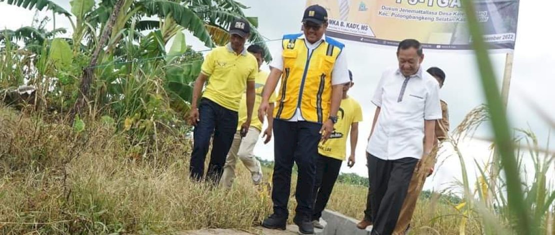 Hamka B Kady meninjau pelaksanaan Program Percepatan Peningkatan Tata Guna Air Irigasi (P3TGAI), di Desa Kale Lantang, Kecamatan Polongbangkeng Selatan, Kabupaten Takalar.