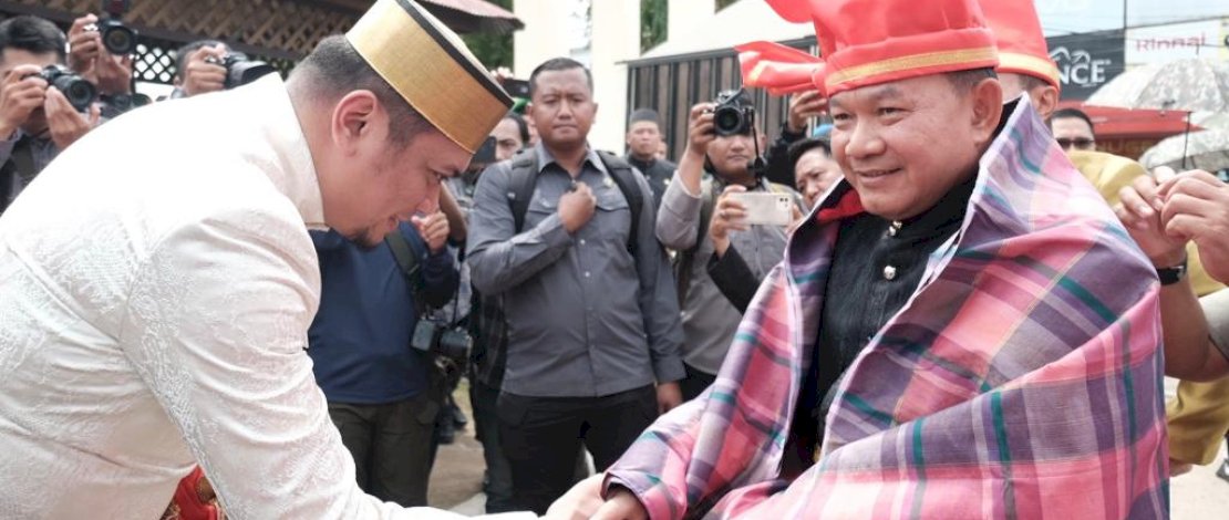 Kepala Staf Angkatan Darat (KASAD),&nbsp;Jenderal TNI Dudung Abdurachman, diberi gelar nama adat Gowa Daeng Malewa. Pemberian nama ini berlangsung di Museum Istana Balla Lompoa, Kabupaten Gowa, Kamis, 12 Januari 2023.