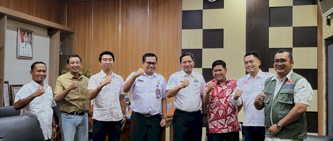 Kepala Pelaksana BPBD Sulsel, Amson Padolo, menerima kedatangan Kepala Pusat Meteorologi Publik BMKG RI, A Fachri Radjab, di Kantor BPBD Sulsel, Kamis, 12 Januari 2023. Kepala Pelaksana BPBD Sulsel, Amson Padolo, menerima kedatangan Kepala Pusat Meteorologi Publik BMKG RI, A Fachri Radjab, di Kantor BPBD Sulsel, Kamis, 12 Januari 2023.