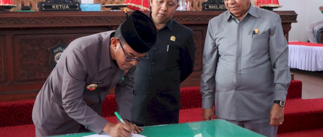 Rapat paripurna DPRD Takalar terkait Ranperda tentang Kepemudaan, Ranperda tentang Pencegahan dan Peningkatan Kualitas  Perumahan Kumuh dan Pemukiman Kumuh, Ranperda tentang Perangkat Desa, dan Ranperda tentang Pengelolaan Sampah, berlangsung di Ruang Rapat Paripurna DPRD Takalar, Jumat, 13 Januari 2023.