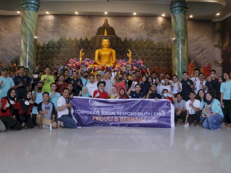 Sambut Imlek, Phinisi Hospitality Indonesia  Bersih-bersih Vihara 