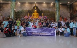 Sambut Imlek, Phinisi Hospitality Indonesia  Bersih-bersih Vihara 