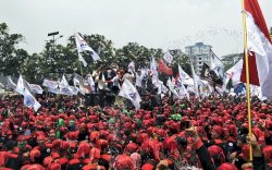10.000 Massa Aksi Buruh 'Teriakkan' Cabut Perlu Ciptaker