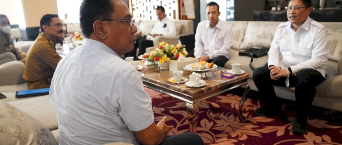Pj Sekprov Sulsel, Andi Aslam Patonangi, menerima kunjungan Wakil Direktur Direktorat Tindak Pidana Bareskrim Polri, Kombes Arief Adiharsa, di Kantor Gubernur Sulsel, Senin 16 Januari 2023. Pj Sekprov Sulsel, Andi Aslam Patonangi, menerima kunjungan Wakil Direktur Direktorat Tindak Pidana Bareskrim Polri, Kombes Arief Adiharsa, di Kantor Gubernur Sulsel, Senin 16 Januari 2023.