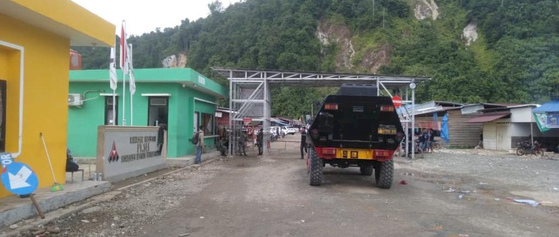 Polda Sulteng mengerahkan kendaraan lapis baja dan watercanon di PT GNI.