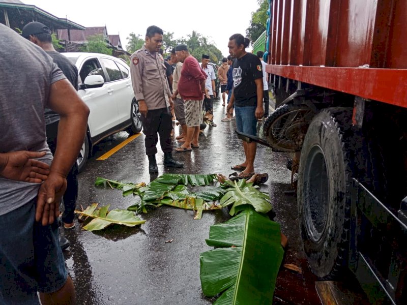 Tabrak Truk Parkir, Pemuda 19 Tahun Tewas di TKP