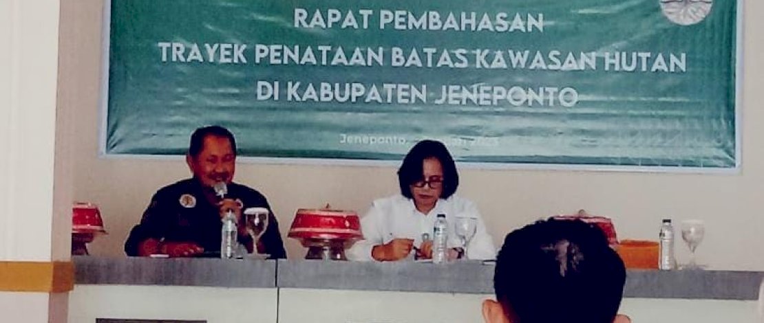 Dinas Lingkungan Hidup dan Kebersihan, menggelar rapat panitia tata batas pembahasan trayek penataan batas kawasan hutan. Rapat berlangsung di Hotel Binamu, Rabu, 18 Januari 2023.