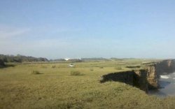 Nekat ke Tepi Tebing Demi Konten, Turis Asal Madrid Jatuh ke Laut dan Terbawa Ombak