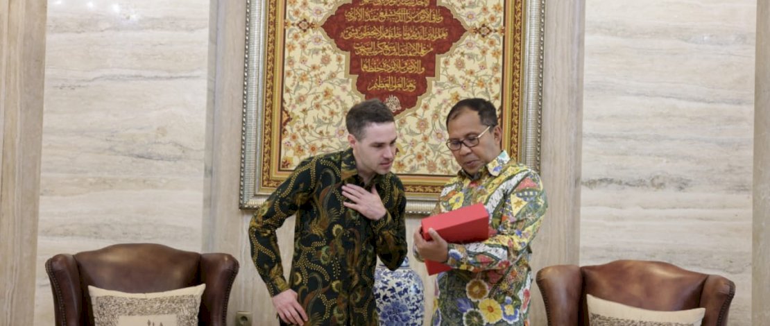 Deputi Politik dan Ekonomi di Konsulat Jenderal Amerika Serikat Clint Shoemake mengunjungi Wali Kota Makassar Moh Ramdhan Pomanto, di kediamannya, Jl Amirullah, Rabu, 18 Januari 2023.