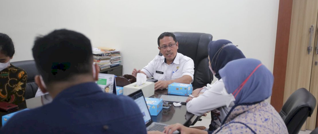 Sekretaris Daerah (Sekda) Kota Makassar, M Ansar, menerima audiensi CISDI yang dipimpin Dirut CISDI Diah Satyani Saminarsih, di Balai Kota Makassar, Rabu, 18 Januari 2023.