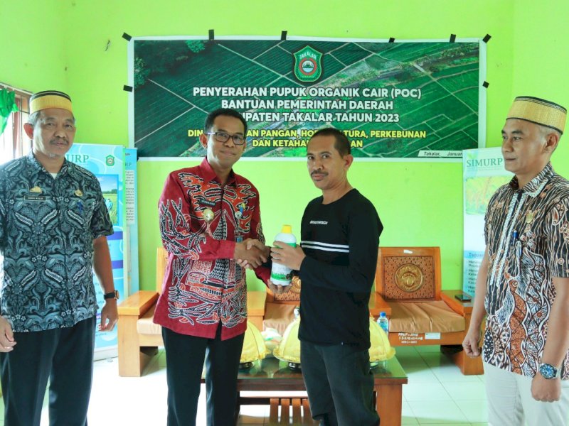 Pemkab Takalar Salurkan 2.146 liter pupuk organik untuk Kelompok Tani