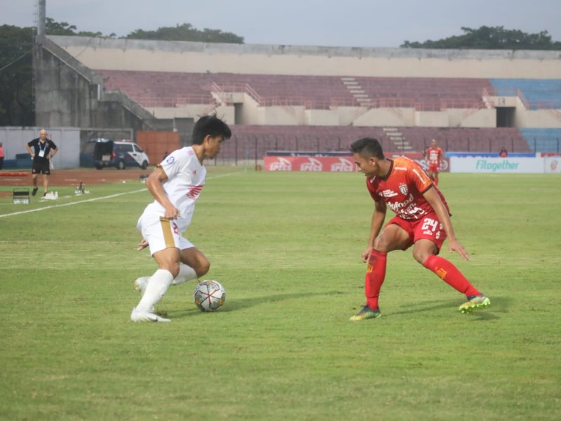 Tensi Tinggi, Hujan Kartu Kuning Warnai Laga PSM Makassar vs Bali United