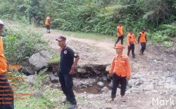 BPBD BONE Lakukan Penataan di Tellu  Limpoe Pasca Diterjang Longsor