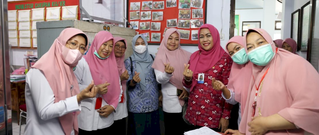 Pelayanan KB di Kota Makassar yang dilakukan BKKBN Sulsel.