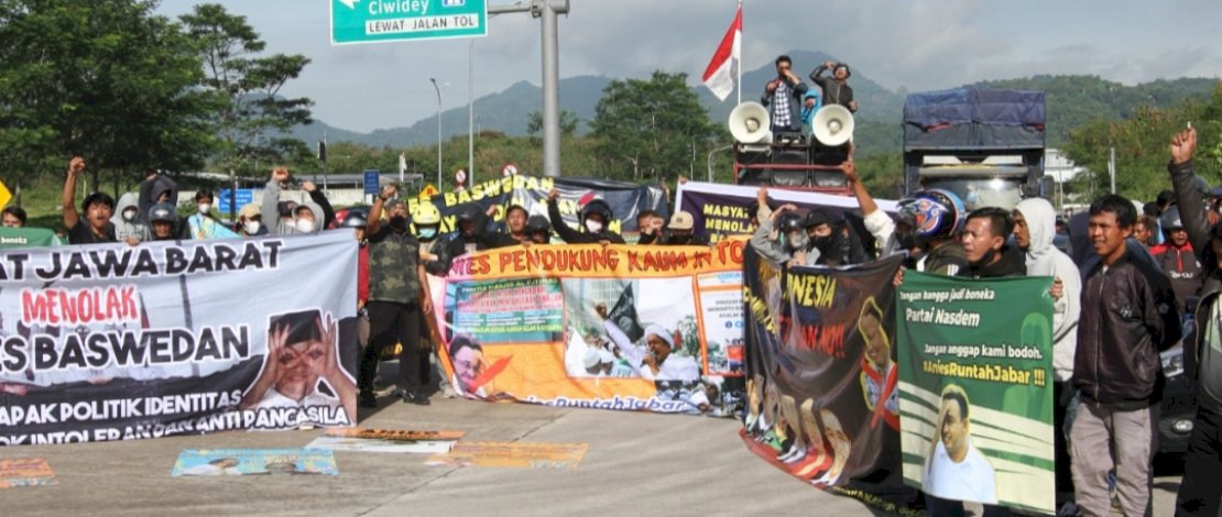 Aksi Demo Warnai Kedatangan Anies Baswedan di Jalak Harupat Bandung