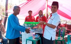 Sambangi Korban Kebakaran, Saiful Arif Serahkan Bantuan Logistik