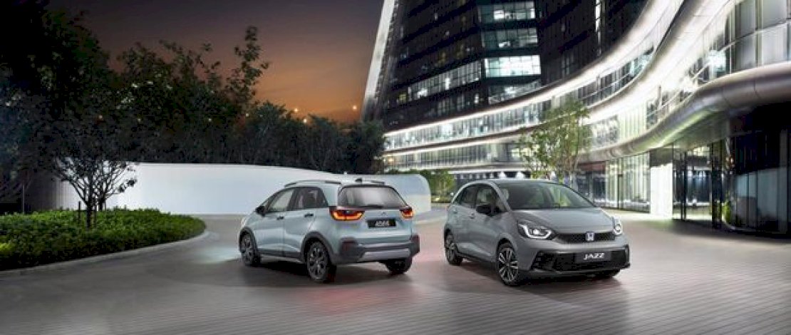 Jazz di Eropa mendapatkan penyegaran desain termasuk gril sarang lebah dan bumper mirip model baru Honda lainnya. (hondanews.eu).