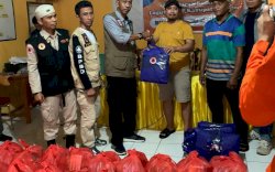 458 KK Terdampak Longsor di Bone Terima Bantuan Logistik 