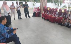 Siapapun Bisa Jadi Bupati, Basli Ali Motivasi Murid SDI 62 Benteng
