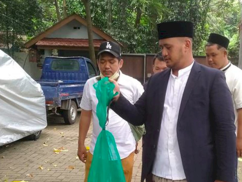 Rumah Wahidin Halim Dilempar Sekarung Ular Kobra, Ada Motif Politik?