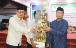 STQH Selayar Berakhir, Sekda Mesdiyono Serahkan Piala Bergilir Ke Kafilah Kecamatan Benteng
