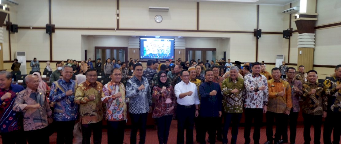 Menteri Dalam Negeri (Mendagri) RI, Tito Karnavian, memberi pengarahan langsung kepada seluruh kepala daerah kabupaten/kota di Kantor Gubernur Sulawesi Selatan (Sulsel), Jumat, 27 Januari 2023. Menteri Dalam Negeri (Mendagri) RI, Tito Karnavian, memberi pengarahan langsung kepada seluruh kepala daerah kabupaten/kota di Kantor Gubernur Sulawesi Selatan (Sulsel), Jumat, 27 Januari 2023.