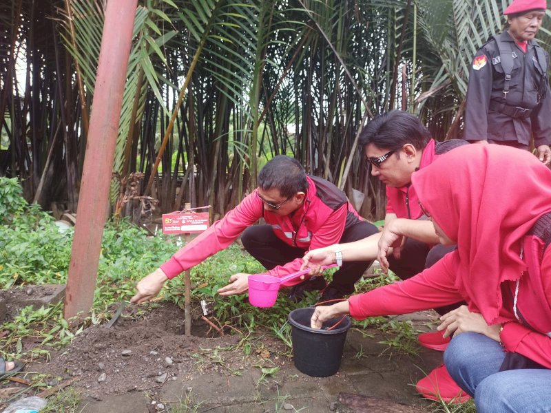 PDIP Lakukan Gerakan Penghijauan, ARW : Jaga Peradaban dan Jaminan Kehidupan Masa Depan Bangsa