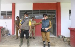 IDP Tinjau Pembangunan Dua Sekolah Dasar di Seko