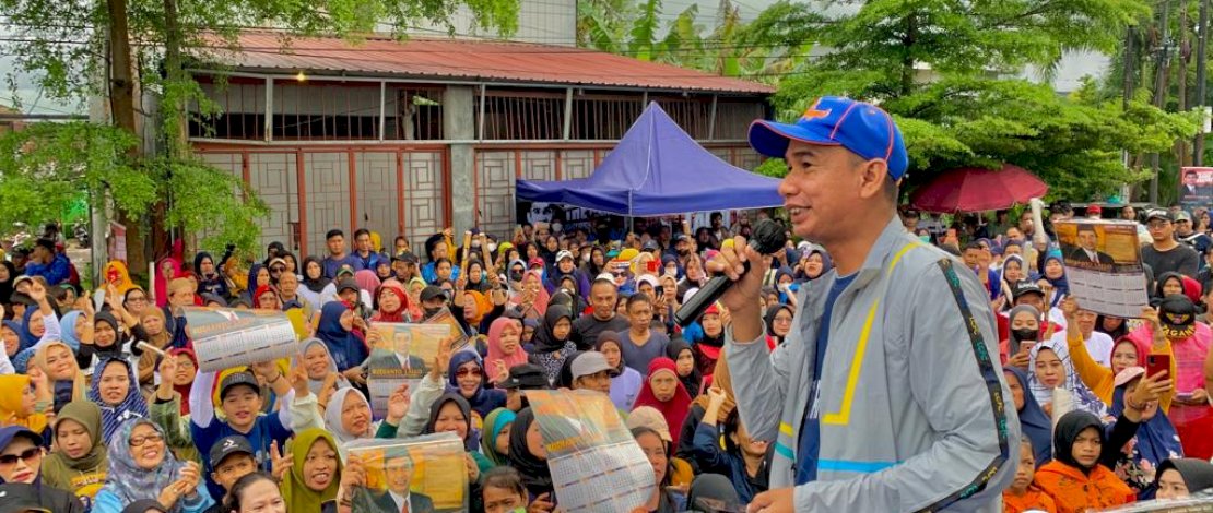 Ribuan masyarakat Kecamatan Tamalate Kota Makassar meramaikan jalan sehat anak rakyat yang dilaksanakan oleh yayasan anak rakyat indonesia (YARI) di jalan Daeng Tata 3, Kelurahan Parangtambung, Minggu (29/1/2023).