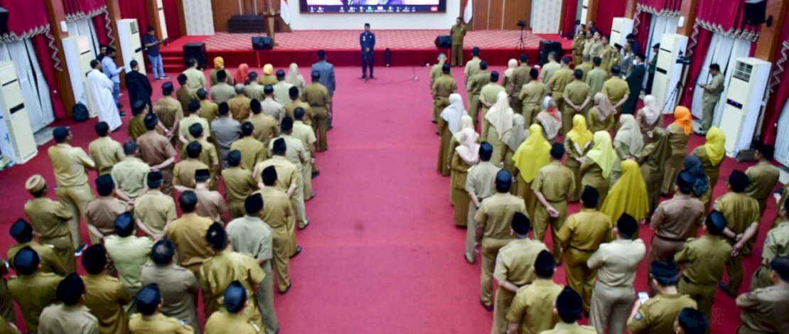 Gubernur Sulsel, Andi Sudirman Sulaiman, melantik 207 orang Kepala Sekolah SMA, SMK dan SLB Negeri Lingkup Sulsel, di Baruga Karaeng Pattingalloang, Senin, 30 Januari 2023.