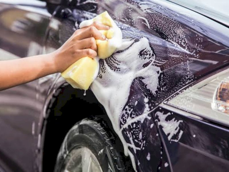 Jangan Asal Cuci! Ini Cara yang Benar Bersihkan Kendaraan di Rumah 