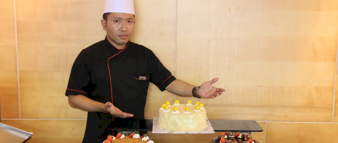 Aston Makassar Perkenalkan Pastry Chef  Baru Bawa Ciri Khas Cake Pisang Ijo