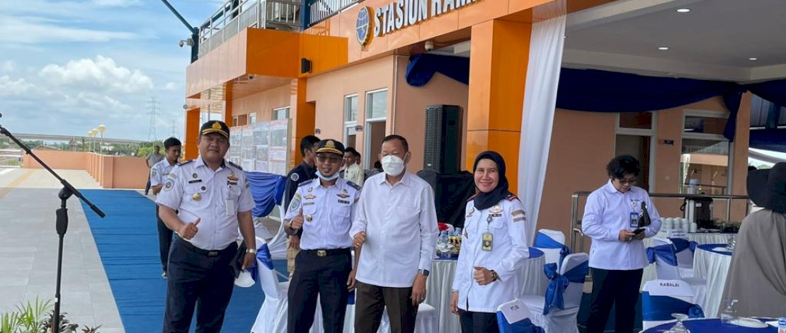 Hamka B Kady saat meninjau progres kereta api Makassar - Parepare, 21 Januari 2023 lalu. Hamka B Kady saat meninjau progres kereta api Makassar - Parepare, 21 Januari 2023 lalu.