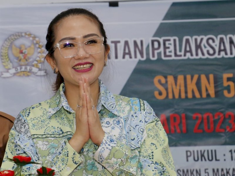 Kepsek SMKN 5 Makassar Beberkan Perjuangan Debbie Rusdin di Dunia Pendidikan