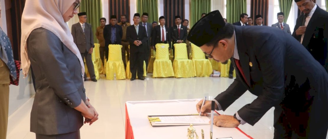 Bupati Indah Putri Indriani melantik sejumlah pejabat Pimpinan Tinggi Pratama, Administrator dan Pengawas Lingkup Pemda Luwu Utara.