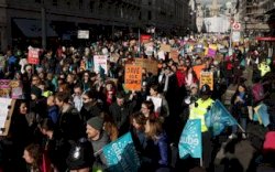 Demo Terbesar di Inggris, 500.000 Pekerja Tuntut Gaji yang Layak 