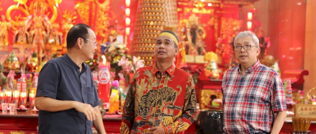 Ketua DPRD Makassar, Rudianto Lallo, mengunjungi klenteng Xian Ma, Jumat, 3 Februari 2023.
